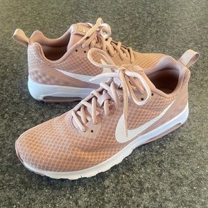 Nike Women’s Air Max Motion, Size 8